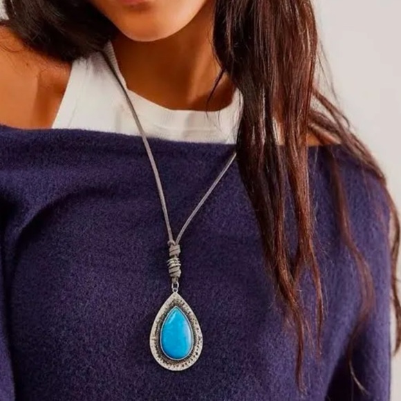 NWT Free People | Women’s grey/silver Labradorite Freefall Pendant Necklace, OS - Picture 12 of 15
